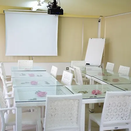 ホテル White Palace アダラー