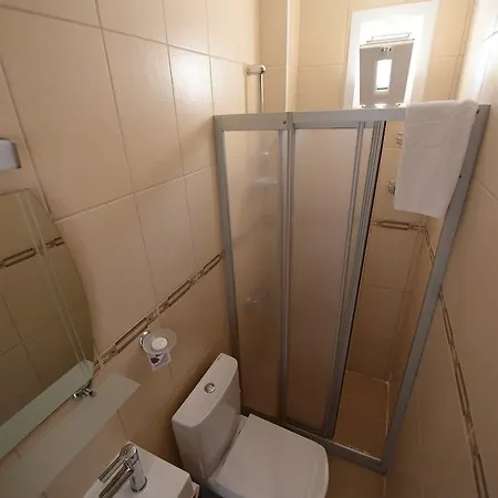 White Palace מלון 3*