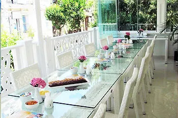 White Palace 3*